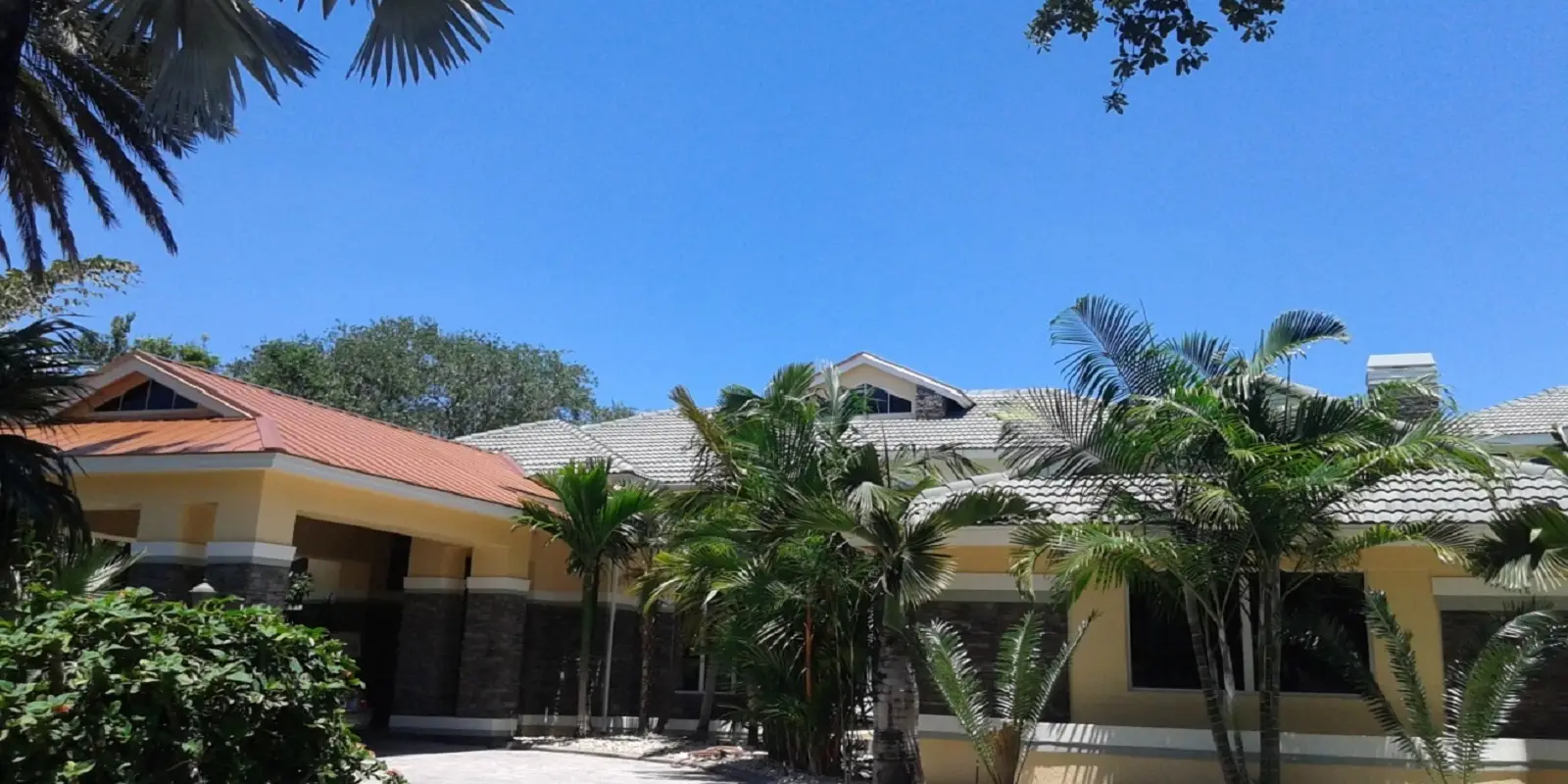Commercial and residential roofing systems in South Florida